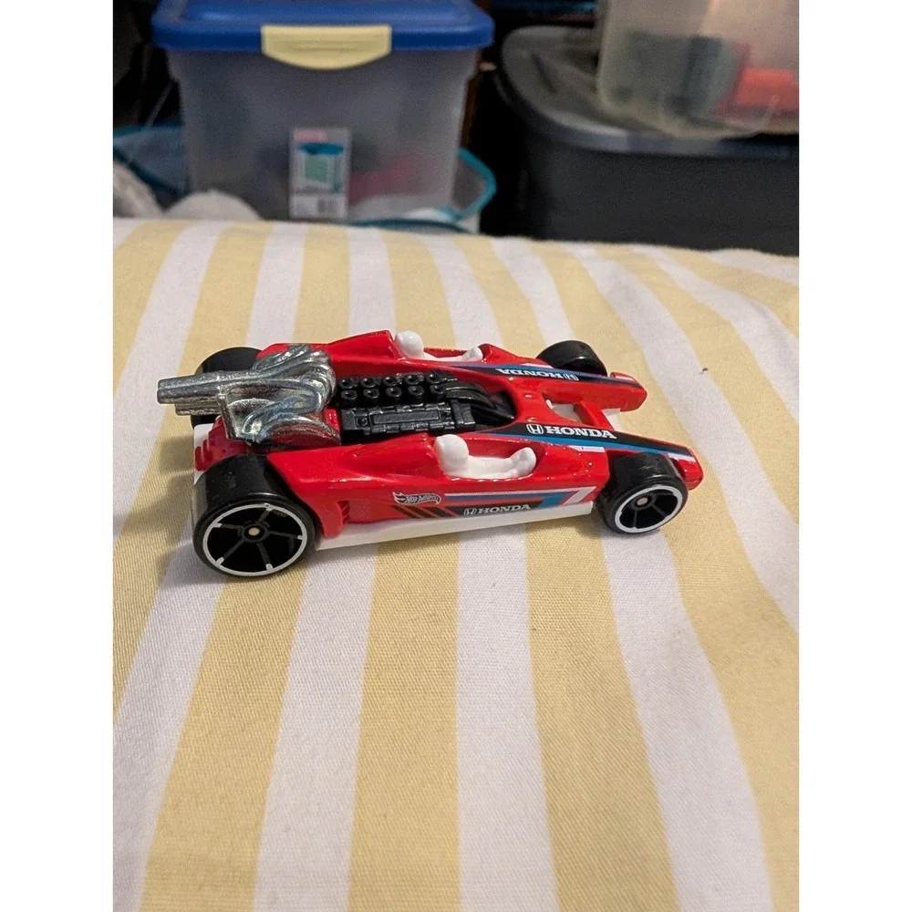 Hot Wheels Red Honda Racer 2015 HW Race Track Aces Diecast Car 1:64 Mattel